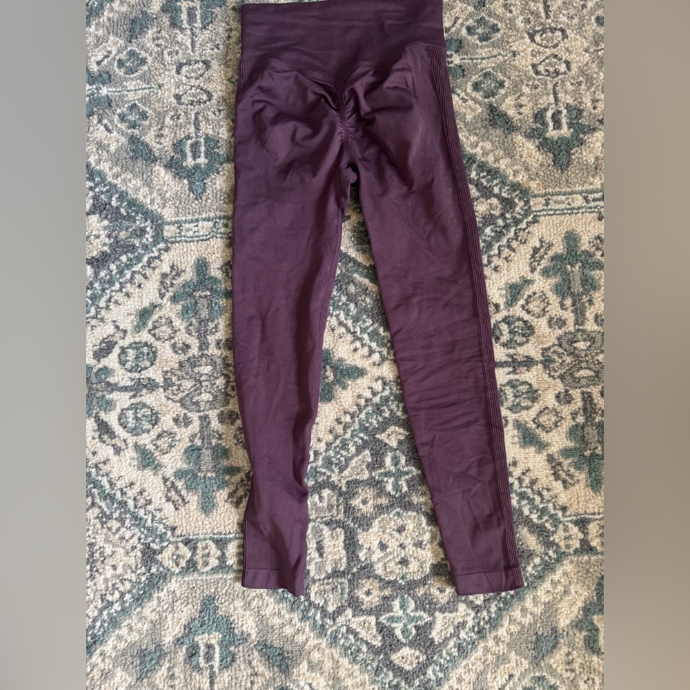 HALARA High-Waisted Scrunch Butt Lifting Leggings - Plum - Picture 2 of 5